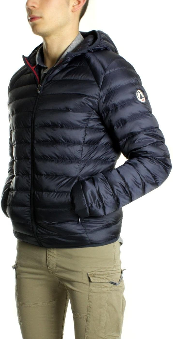 Veste matelassée Jott homme bleu nuit portée en extérieur