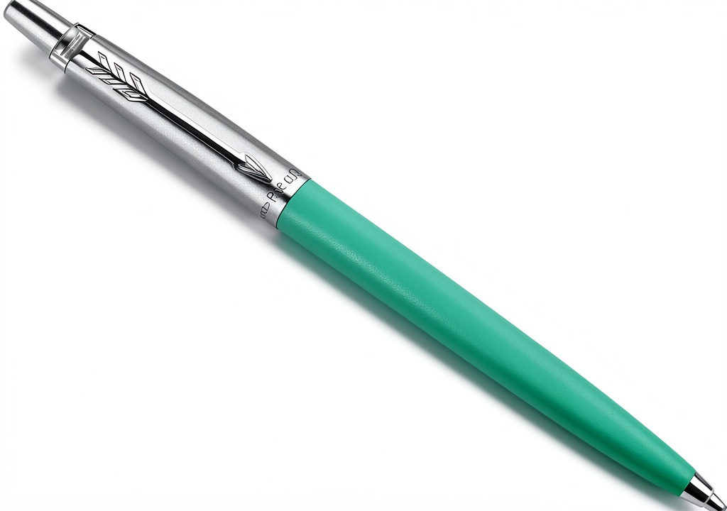 Stylo Parker Jotter bleu posé sur un cahier