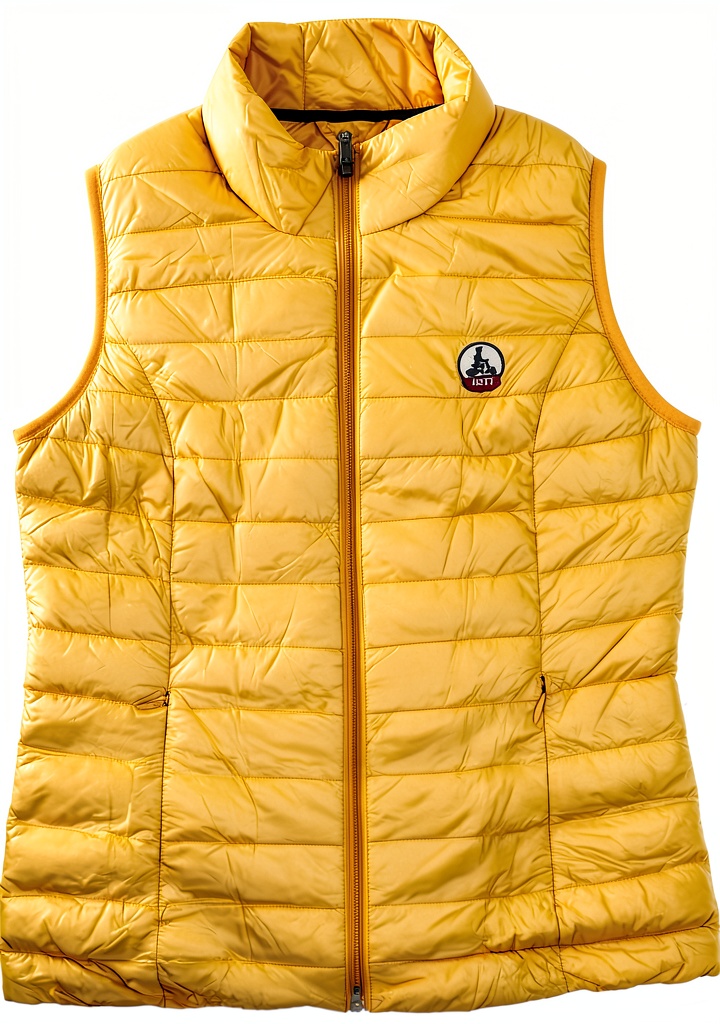 Gilet femme Jott en soie jaune porté en tenue décontractée