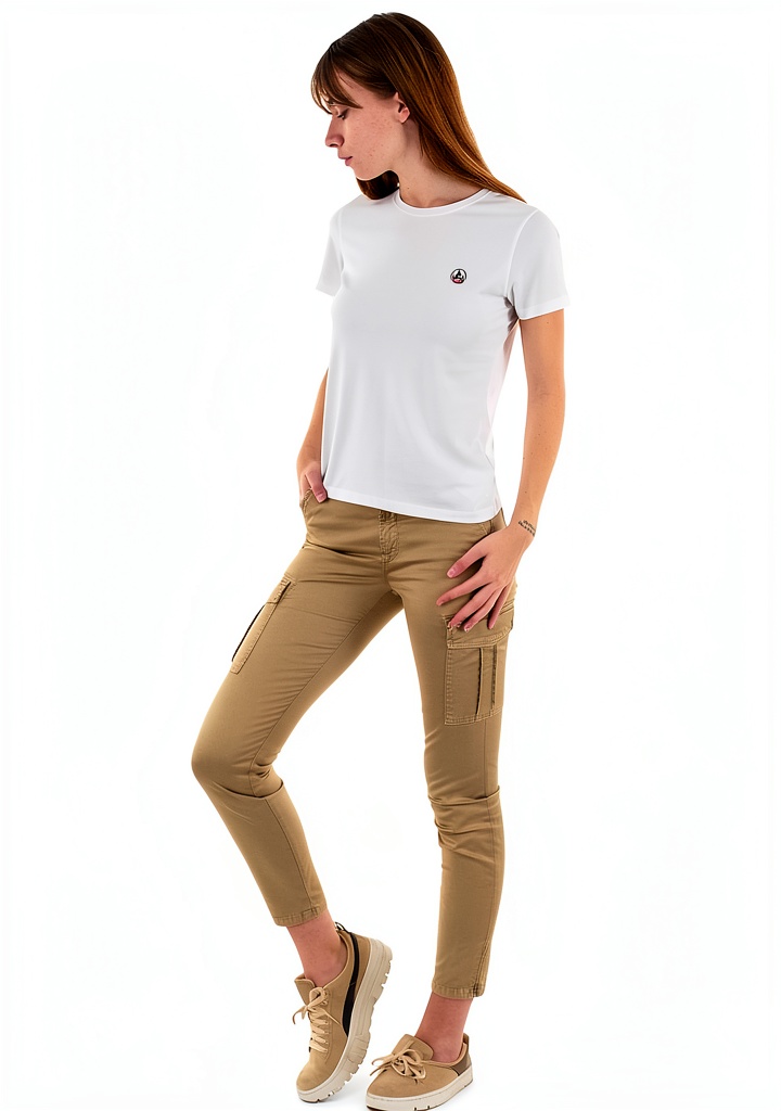 T-shirt femme Jott manches courtes coton XS épuré porté lors d’une promenade estivale
